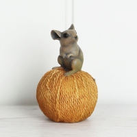 Mouse On Ball Of String